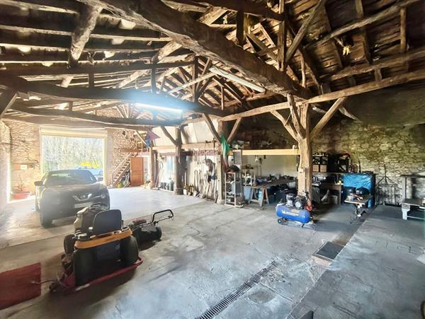 Maison en pierre, charme authentique, calme absolu, 7500 m²