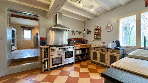Maison en pierre, charme authentique, calme absolu, 7500 m²