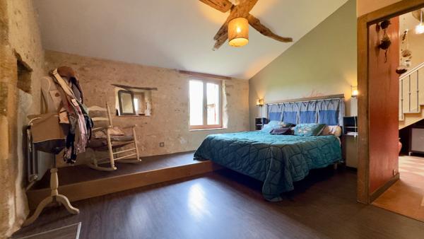 Maison en pierre, charme authentique, calme absolu, 7500 m²