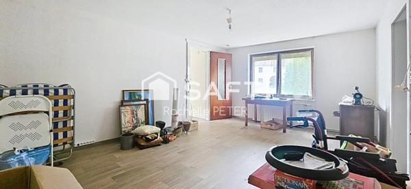 Gros potentiel pour cette grande maison de village à rénover, avec terrain plat, toiture neuve !