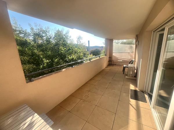 Gardanne secteur recherché - T3 avec grande terrasse, vue dégagée