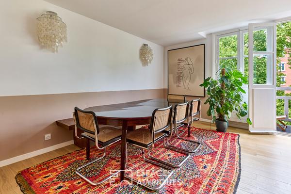 Duplex traversant avec balcon dans ancien hôtel particulier – Place du Maréchal Juin