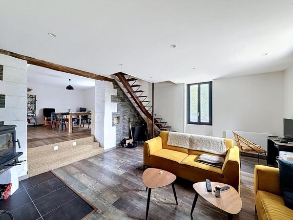 Maison en moellons de 121 m² entièrement rénovée à la campagne