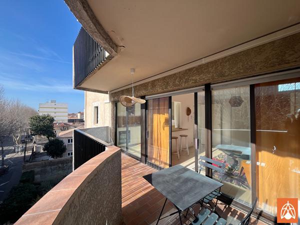 T2 avec balcon ascenseur et stationnement au centre de Salon de Provence Salon de provence