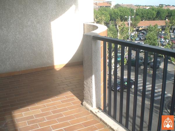 T2 avec balcon ascenseur et stationnement au centre de Salon de Provence Salon de provence