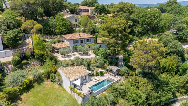 Bastide provençale sur les collines de Manosque