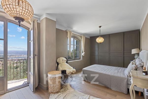 Bastide provençale sur les collines de Manosque