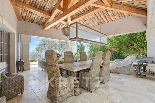 Bastide provençale sur les collines de Manosque