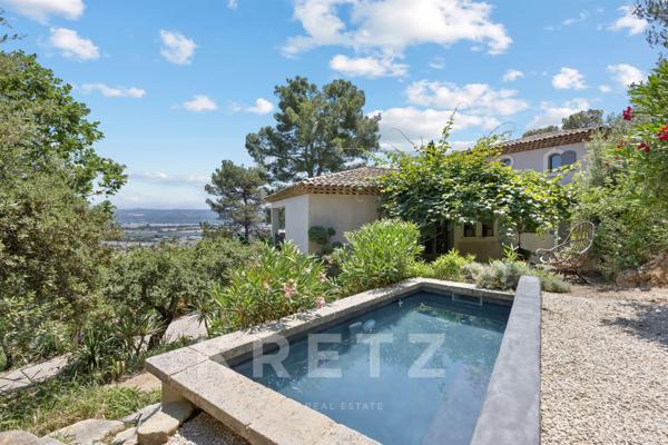 Bastide provençale sur les collines de Manosque