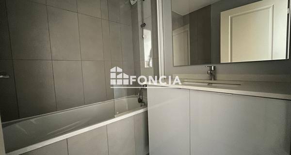 Location Appartement 3 pièces 58.5 m² - Toulon 83000