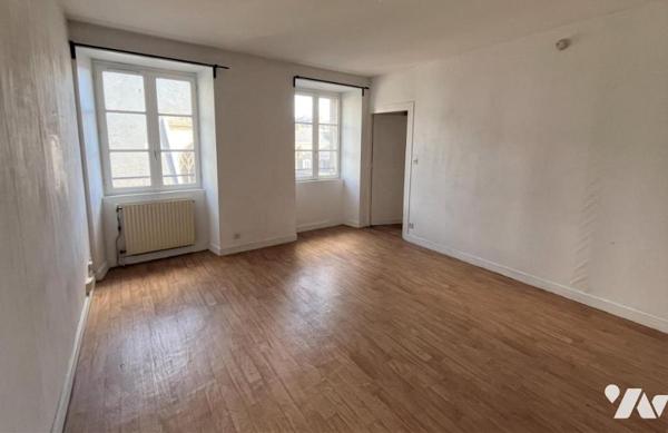 Nantes hyper centre, Bouffay, au calme, T2 de charme au 4ème et dernier étage avec grenier.