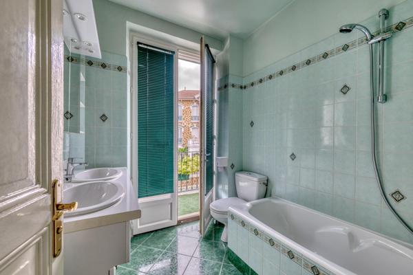 Meulière 150m2  + dépendance 23m2