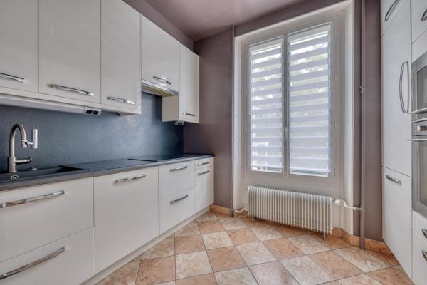 Meulière 150m2  + dépendance 23m2