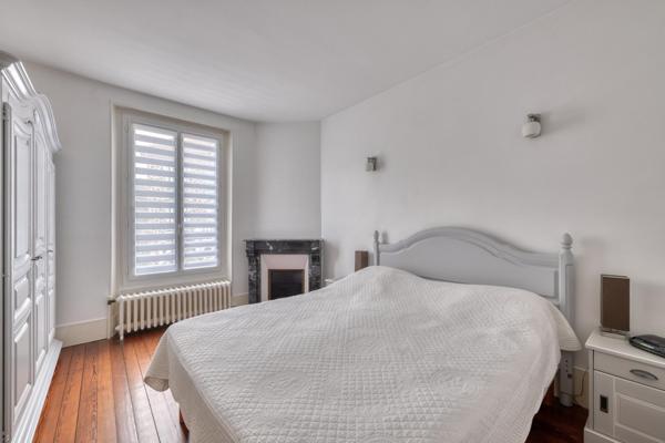 Meulière 150m2  + dépendance 23m2