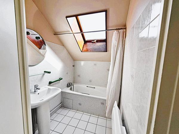 T2 lumineux avec balcon, garage et cave