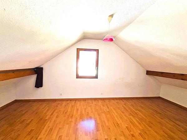 T2 lumineux avec balcon, garage et cave