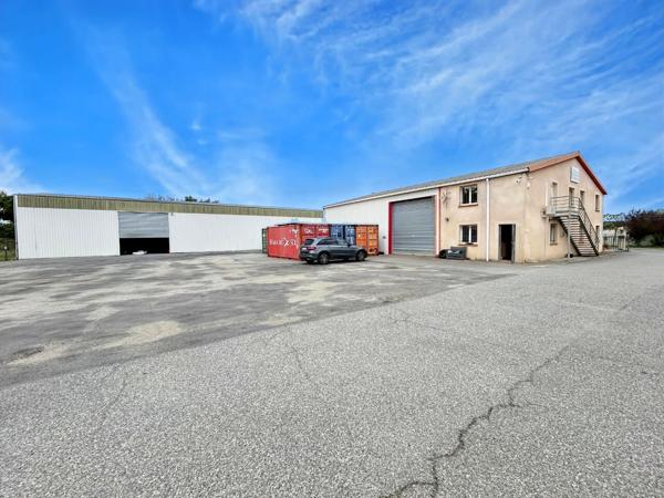 Local commercial avec bureaux et deux hangars sur 4111 m² de terrain
