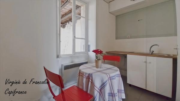 Quartier Mairie - A 3 mn à pied métro Mairie de Montreuil (L9)-A vendre Appartement T1-Traversant -Bien agencé- Calme