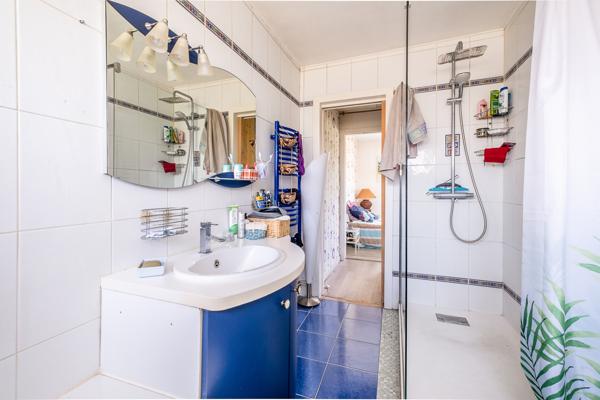 4 PIECES AVEC PISCINE