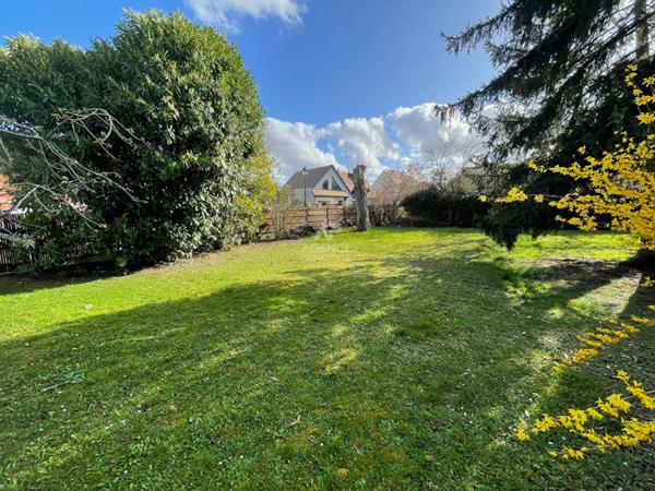 Terrain à Saint Germain en Laye de 773 m² €955 500 ** - Référence 17941