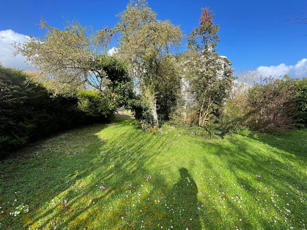 Terrain à Saint Germain en Laye de 773 m² €955 500 ** - Référence 17941