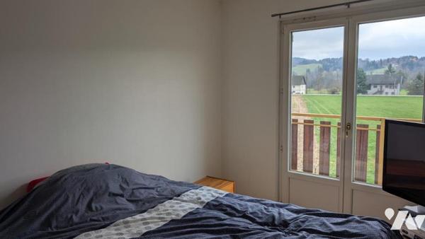 Appartement de type 3 p + cuisine situé au 1er étage avec place de stationnement couverte et cave 