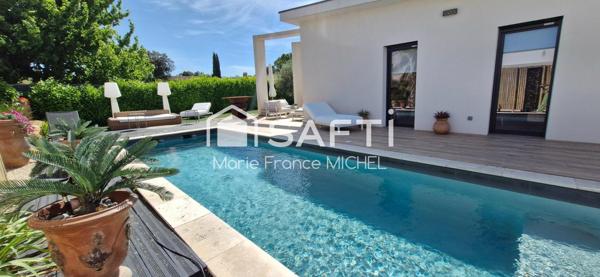 Entre , découvrez cette villa de 130 m² offrant 3 chambres, une piscine et une autonomie énergétique totale grâce à ses panneaux solaires.
