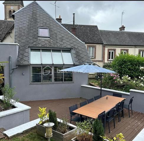 XXXXXSOUS OFFREXXXXX

Située au cœur d’un charmant village normand, proche de Verneuil Sur Avre, cette maison de ville atypique d’environ 250 m² séduira les amoureux d’authenticité, de calme et de beaux volumes.
Actuellement exploitée en gîte, cette propriété offre de nombreuses possibilités : reprise d’activité pour investisseur, résidence principale ou secondaire idéale pour une famille en quête d’un cadre de vie paisible et verdoyant.
Rénovée avec goût, elle allie le charme de l’ancien et le confort moderne.
 Dès l’entrée, vous découvrirez des espaces de vie chaleureux, composés de deux salons, l'un d'entre eux disposant d'une cheminée, ainsi qu’une magnifique cuisine aménagée et équipée de près de 60 m², véritable pièce maîtresse de la maison, baignée de lumière et ouverte sur l’extérieur.Une arrière-cuisine complète ce niveau pour encore plus de praticité.
L’espace nuit, réparti sur deux étages, propose au premier, 4 belles chambres, une salle d’eau et une salle de bain.
Mais cette maison réserve encore de belles surprises avec une superbe salle de jeux aux poutres apparentes ainsi qu’une 5ᵉ chambre mansardée au charme cocooning et intimiste. 
Côté extérieur, vous profiterez d’un agréable jardin clos et joliment arboré, parfait pour les moments de détente, ainsi que d’une magnifique terrasse idéale pour les repas en famille ou entre amis pour les soirées d’été.
Un bien de caractère rare sur le secteur, offrant charme, authenticité et douceur de vivre au cœur de la Normandie.
Ne tardez pas à venir visiter cette maison de village qui n'attends que vous !
N'hésitez pas à me contacter pour plus de renseignements ( rapport locatif .....)