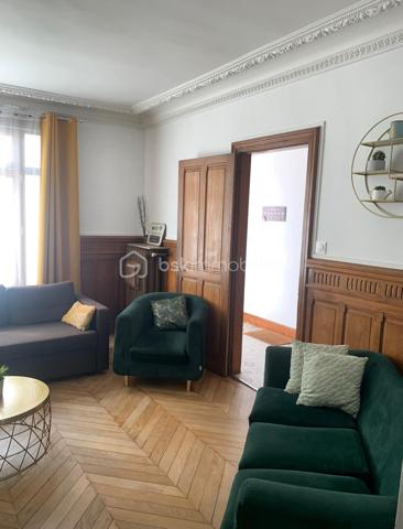 XXXXXSOUS OFFREXXXXX

Située au cœur d’un charmant village normand, proche de Verneuil Sur Avre, cette maison de ville atypique d’environ 250 m² séduira les amoureux d’authenticité, de calme et de beaux volumes.
Actuellement exploitée en gîte, cette propriété offre de nombreuses possibilités : reprise d’activité pour investisseur, résidence principale ou secondaire idéale pour une famille en quête d’un cadre de vie paisible et verdoyant.
Rénovée avec goût, elle allie le charme de l’ancien et le confort moderne.
 Dès l’entrée, vous découvrirez des espaces de vie chaleureux, composés de deux salons, l'un d'entre eux disposant d'une cheminée, ainsi qu’une magnifique cuisine aménagée et équipée de près de 60 m², véritable pièce maîtresse de la maison, baignée de lumière et ouverte sur l’extérieur.Une arrière-cuisine complète ce niveau pour encore plus de praticité.
L’espace nuit, réparti sur deux étages, propose au premier, 4 belles chambres, une salle d’eau et une salle de bain.
Mais cette maison réserve encore de belles surprises avec une superbe salle de jeux aux poutres apparentes ainsi qu’une 5ᵉ chambre mansardée au charme cocooning et intimiste. 
Côté extérieur, vous profiterez d’un agréable jardin clos et joliment arboré, parfait pour les moments de détente, ainsi que d’une magnifique terrasse idéale pour les repas en famille ou entre amis pour les soirées d’été.
Un bien de caractère rare sur le secteur, offrant charme, authenticité et douceur de vivre au cœur de la Normandie.
Ne tardez pas à venir visiter cette maison de village qui n'attends que vous !
N'hésitez pas à me contacter pour plus de renseignements ( rapport locatif .....)