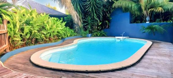 Maison 13 pièces ou gites capacité 26 personnes à vendre SAINTE ANNE (971)? piscine, jardin tropical