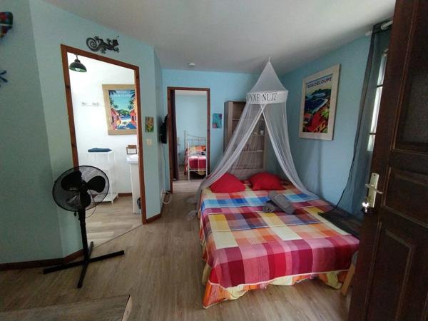 Maison 13 pièces ou gites capacité 26 personnes à vendre SAINTE ANNE (971)? piscine, jardin tropical