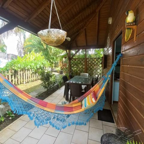 Maison 13 pièces ou gites capacité 26 personnes à vendre SAINTE ANNE (971)? piscine, jardin tropical