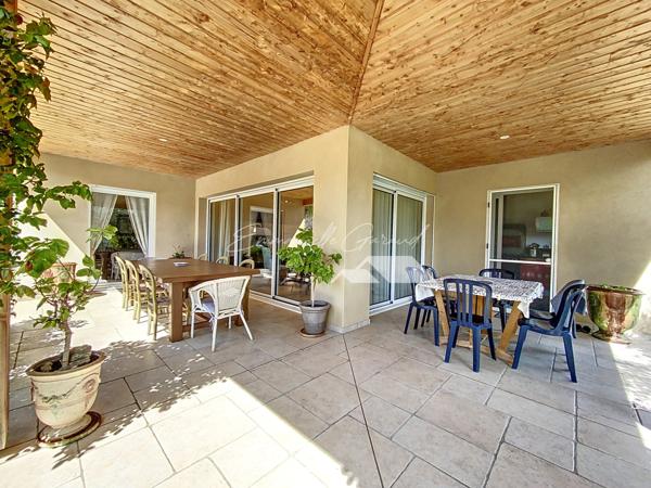 Saint-Jean-du-Bruel (12230) Magnifique maison plain-pied 163 m2 habitables, 3 chambres, garage