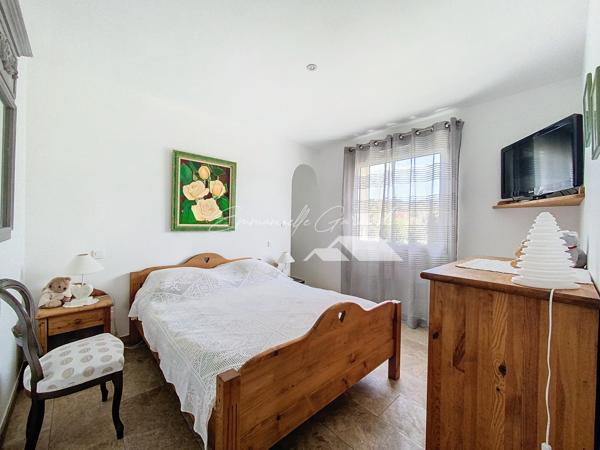 Saint-Jean-du-Bruel (12230) Magnifique maison plain-pied 163 m2 habitables, 3 chambres, garage