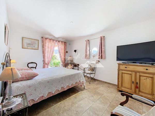 Saint-Jean-du-Bruel (12230) Magnifique maison plain-pied 163 m2 habitables, 3 chambres, garage