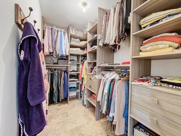 Saint-Jean-du-Bruel (12230) Magnifique maison plain-pied 163 m2 habitables, 3 chambres, garage