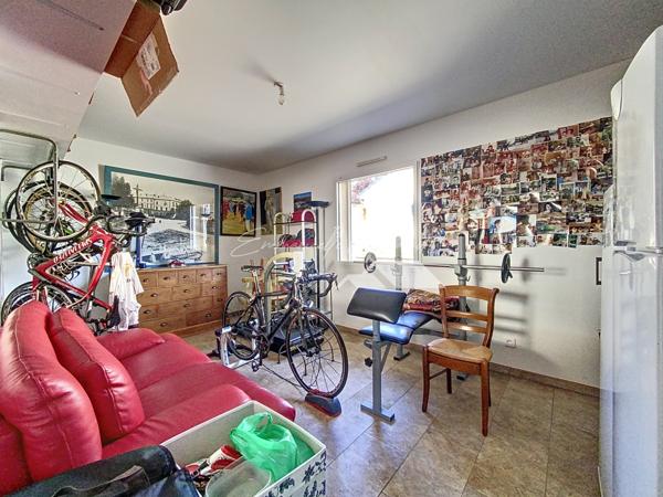 Saint-Jean-du-Bruel (12230) Magnifique maison plain-pied 163 m2 habitables, 3 chambres, garage