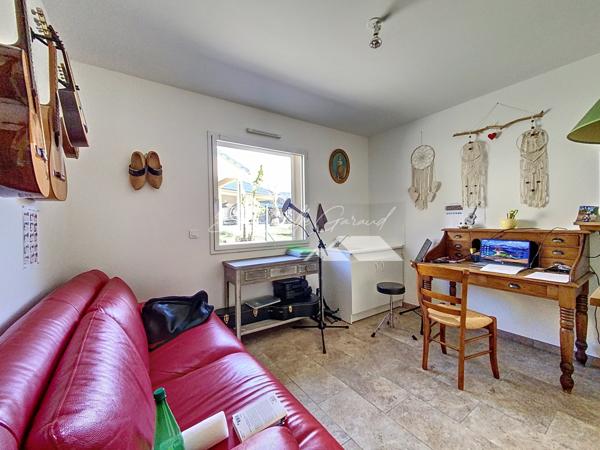 Saint-Jean-du-Bruel (12230) Magnifique maison plain-pied 163 m2 habitables, 3 chambres, garage