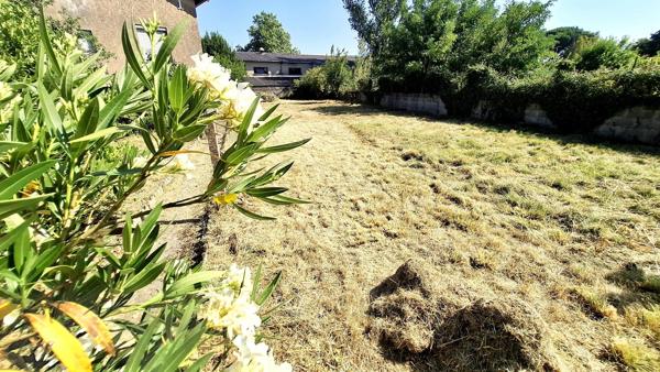 Maison 6 pièces avec jardin et grand hangar - 130m²