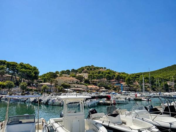 Saint-Cyr-sur-Mer - La Madrague - Appartement 2 pièces de 30 m² avec une terrasse de 35 m² offrant une vue panoramique