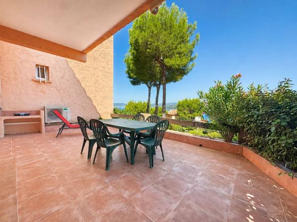 Saint-Cyr-sur-Mer - La Madrague - Appartement 2 pièces de 30 m² avec une terrasse de 35 m² offrant une vue panoramique