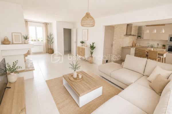 Maison mitoyenne de 102m² située sur Longueau composée au RDC d'un hall d’entrée, une chambre de plain pied avec douche. WC, grand séjour avec cheminée, cuisine ouverte entièrement équipée, véranda, terrasse, jardin, et une place de parking privative. 

À l’étage, trois chambres, une douche, WC, une pièce pouvant servir dressing ou de bureau ainsi qu'une cave.

Dalle béton à l'étage, tout à l'égout, commerces de proximité (boulangerie, magasins, écoles, pharmacie...) 
Transport en commun accessible à 2 minutes, proche de la gare de Longueau permettant de relier Paris en 1h00. 

Secteur très calme. 

Taxe foncière : 1802€