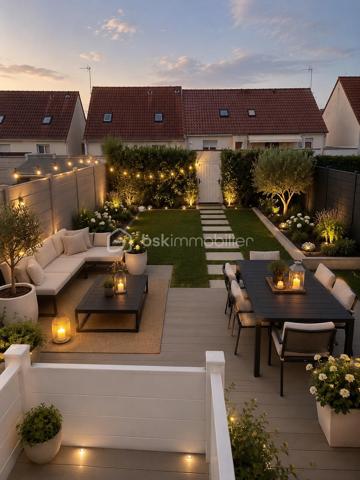 Maison mitoyenne de 102m² située sur Longueau composée au RDC d'un hall d’entrée, une chambre de plain pied avec douche. WC, grand séjour avec cheminée, cuisine ouverte entièrement équipée, véranda, terrasse, jardin, et une place de parking privative. 

À l’étage, trois chambres, une douche, WC, une pièce pouvant servir dressing ou de bureau ainsi qu'une cave.

Dalle béton à l'étage, tout à l'égout, commerces de proximité (boulangerie, magasins, écoles, pharmacie...) 
Transport en commun accessible à 2 minutes, proche de la gare de Longueau permettant de relier Paris en 1h00. 

Secteur très calme. 

Taxe foncière : 1802€