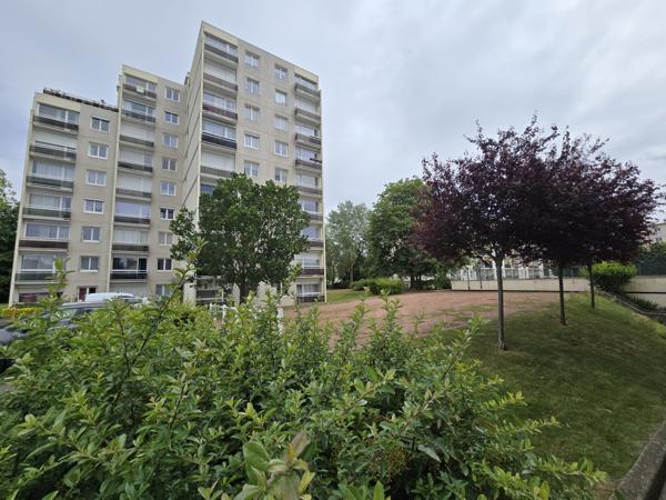 Appartement
         1 pièce
        - 27 m² 98 900 € *