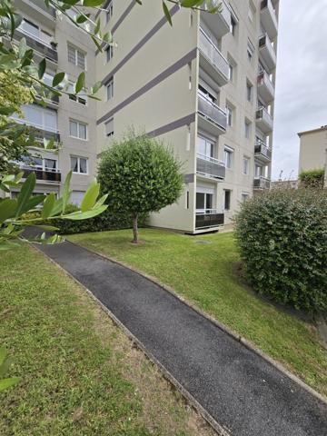 Appartement
         1 pièce
        - 27 m² 98 900 € *