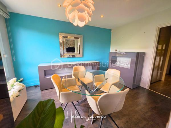 Appartement 2 chambres avec balcon, Garage et Cave 
Face Remparts, Vue basilique dans une copropriété de Standing avec Ascenseur.

Cet appartement est situé sur un secteur prisé.
Proche de tous commerces, à quelques mètres des écoles, pharmacie, boulangerie et autres services du quotidien.
La copropriété est sécurisée, et très entretenue.
Elle correspond à des habitants à la recherche d'un environnement de vie calme et soigné.
L'ascenseur vient parfaire le confort de vie.

L'appartement de 96m² se présente ainsi : 
- Sas d'entrée
- Séjour vue Basilique
- Salon avec balcon Vue basilique
- Cuisine aménagée et Equipée avec four, four micro-ondes, plaque de cuisson, lave vaisselle et réfrigérateur.
- Couloir avec rangements sur mesure
- 2 chambres dont une suite parentale avec dressing et tête de lit style hôtelier.
- Une salle d'eau, avec douche à l'italienne spacieuse, double vasque, mobilier de rangement de la même gamme, wc.
+ Garage dans la copropriété
+ Cave
[* Certains meubles peuvent éventuellement être disponibles.]

Ses Prestations techniques : 
- Dpe D [184] / GES D [33]
- Chauffage au gaz et production eau chaude, inclus dans les charges de copropriété
- Présence d'un Climatiseur Pompe à chaleur - 2025
- Fenêtres PVC Double Vitrage avec volets
- Porte d'entrée blindée
- Dalle béton
- Aménagement SCHMIDT sur mesure

Honoraires Charge Vendeur Inclus
Contact & Visites : 06 37 49 25 17