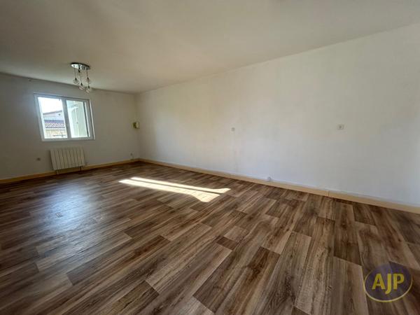 Location maison Les Eglisottes Et Chalaures : 749 € - AJP Immobilier Saint Andre de Cubzac