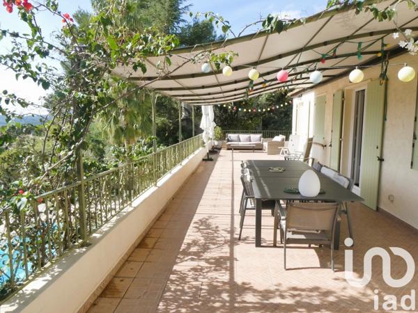 Maison traditionnelle 7 pièces de 160 m² à Pierrefeu-du-Var (83390)