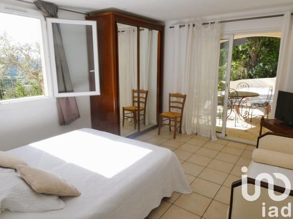 Maison traditionnelle 7 pièces de 160 m² à Pierrefeu-du-Var (83390)