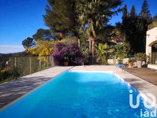 Maison traditionnelle 7 pièces de 160 m² à Pierrefeu-du-Var (83390)